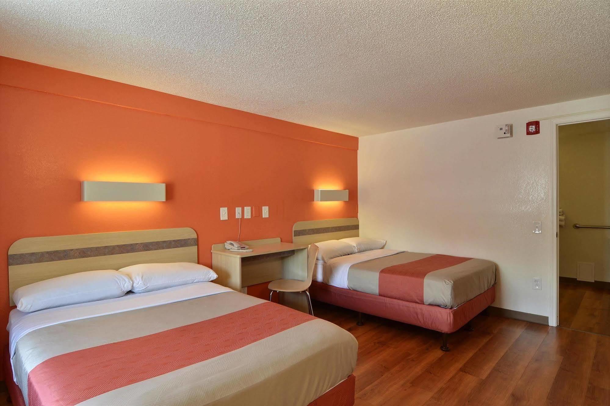אלטונה Rodeway Inn מראה חיצוני תמונה